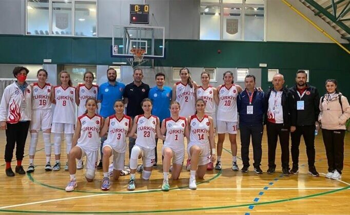 Dünya Liseler Basketbol Şampiyonası’nda büyük zafer