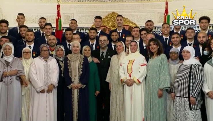 Fas Kralı, milli takım oyuncularını anneleriyle birlikte kabul etti