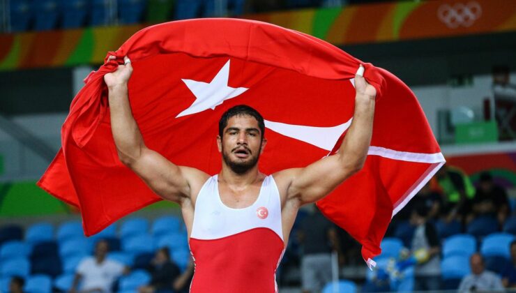Taha Akgül: 30-40 güreşçimizin bulunduğu bina çöktü