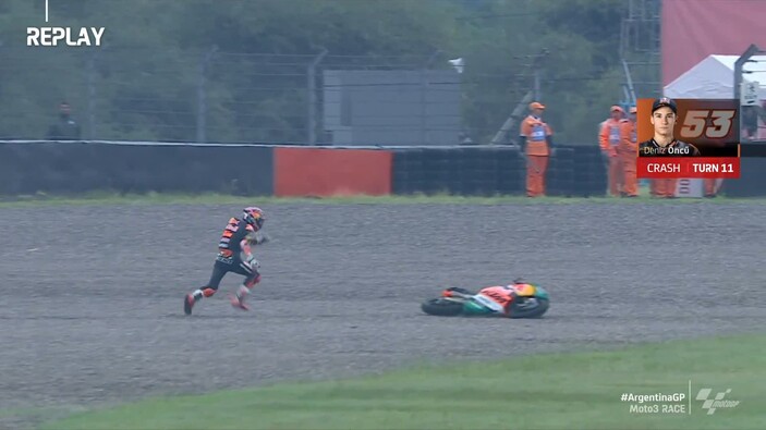 Milli motosikletçi Deniz Öncü, Moto3 Şampiyonası’nda birinciyken kaza yaptı